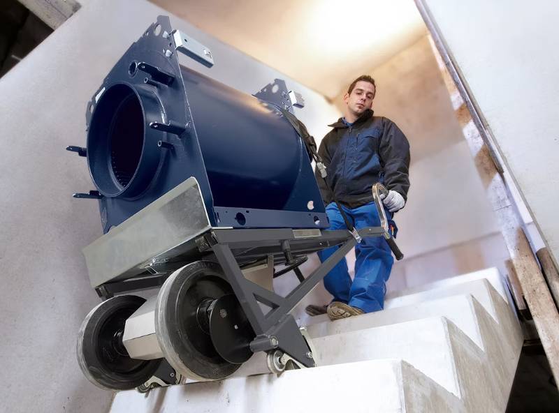 Cargo master monte escalier